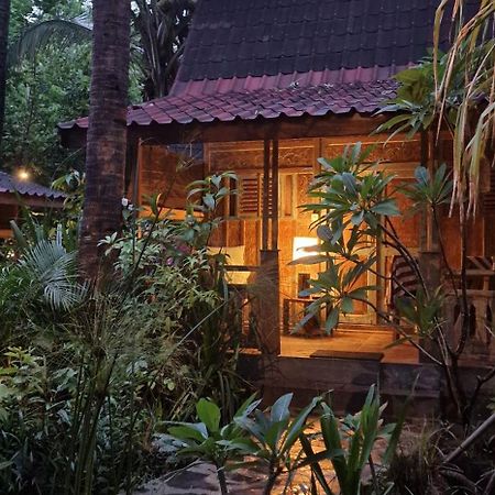 Villas Light House - Eco-Traditional Joglo Gili Trawangan Esterno foto